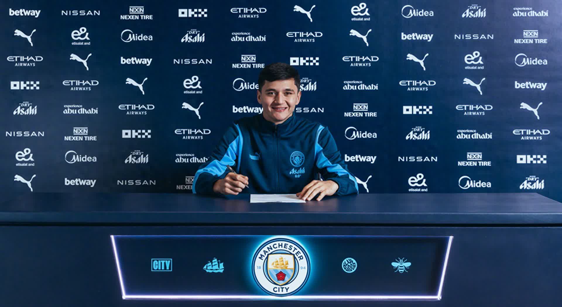 包含曼城主帅赞扬新签约中场实力突出的词条