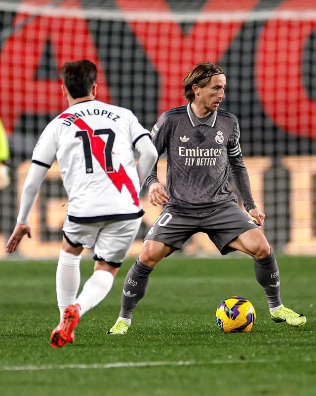 巴萨飞速反击得手，联赛战事白热化的简单介绍