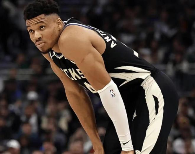 广东男篮决赛小胜曼联，郑钦文砍下22记关键球，全场沸腾的简单介绍